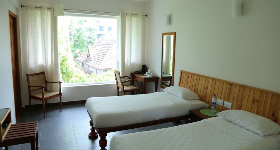 Grande West Face, Kochi 3